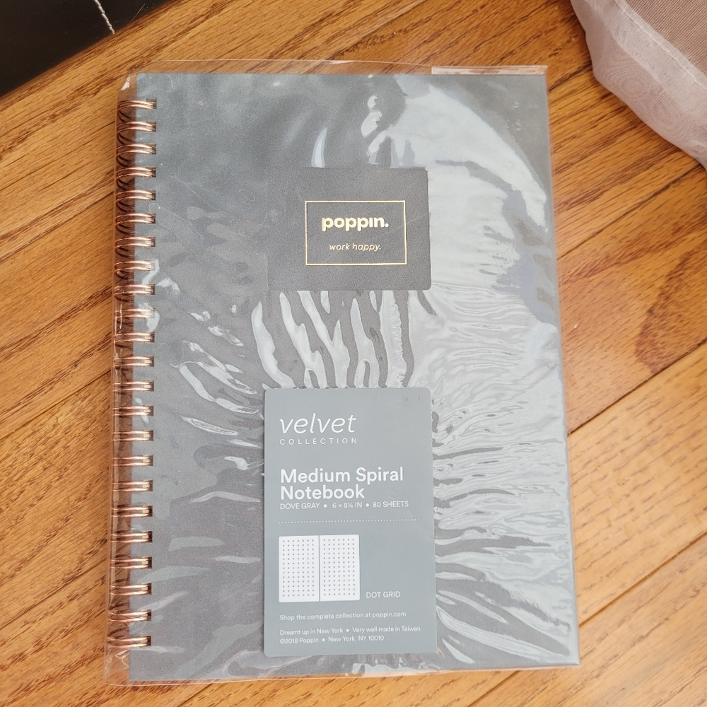 NWT Poppin Medium Spiral Notebook GIftable